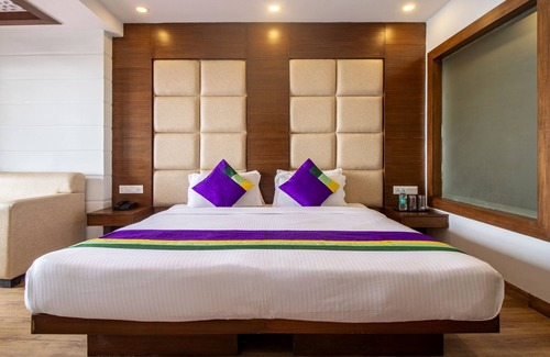 The Mall Road Hotel | Treebo Premium Queen Of Hills Near Mall Road