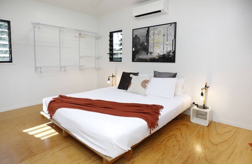 Manunda House | Treehouse Close to the City with Private Garden