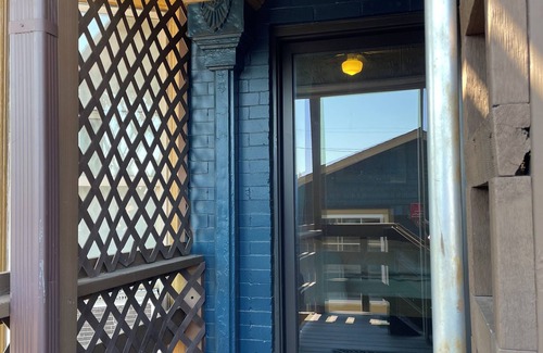 City Park Apartment | Treehouse Suite in Healing Center, City Park West, with Courtyard and Wi-Fi.