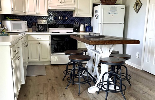Candler Apartment | Treetop retreat in Mt. Pisgah nearby Asheville