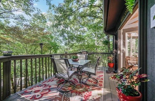 Big Canoe Ski Chalet | Treetopper Hideaway /Mountain Cozy /Relaxing Chalet /Stepless Entry