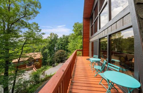 Chalet Village Ski Chalet | Treetops Chalet - 3bd/2bt Boutique Cabin w/Mt Leconte views in Gatlinburg