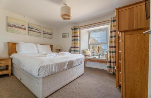 Tan-y-groes House | Trem y Don at Llangrannog Beach
