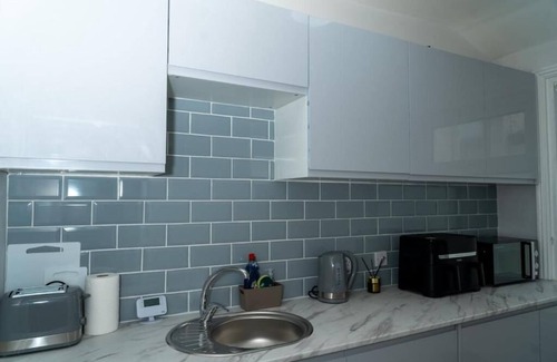 Swiss Cottage Apartment | Tremendous 2-bedroom apartment in Lancashire, Blackpool FY1 6BZ, UK