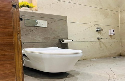 Jagadhri Hotel | Tremendous and Luxury hotel with AC in Yamuna Nagar - 8 bedrooms available
