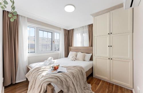 Petersham North House | Trendy 4BR Petersham Stay Steps from Top Cafés