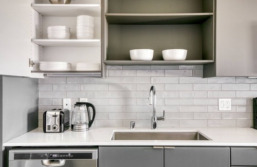 Hollywood Apartment | Trendy Hollywood 1BR w/Pool & Gym, nr Santa Monica Blvd, by Blueground
