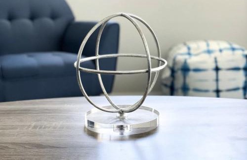 Coalinga House | Trendy Ivy 2-bedroom