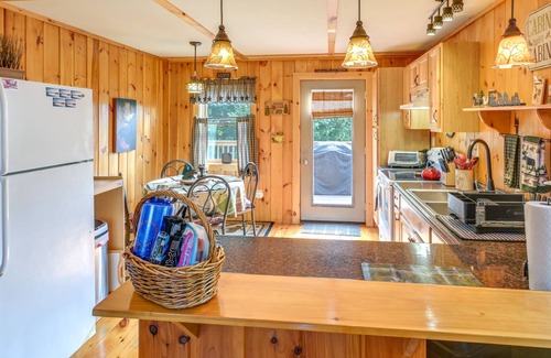 Trenton Cabin | Trenton Chalet - 7 Miles to Acadia National Park!