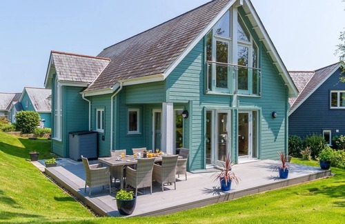 St Austell Cottage | Trewhiddle Villa 8 - a trewhiddle that sleeps 6 guests in 3 bedrooms
