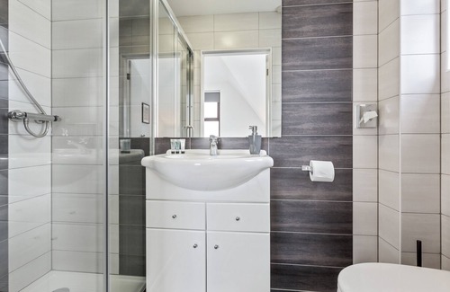 West Bridgford Apartment | Triple En-Suite Room with Free Parking and Wi-Fi