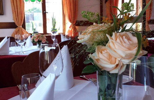 Laudenbach Cottage | Triple Room No. 26 - Goldner Engel, Restaurant - Hotel - Butcher