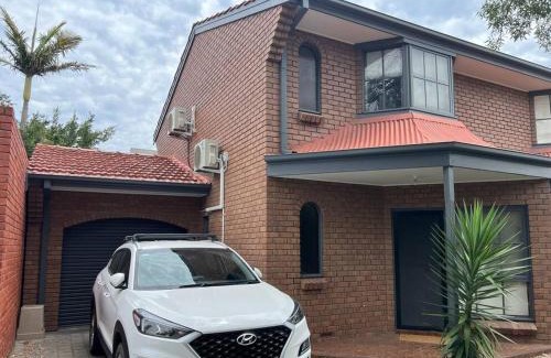 Glenelg House | Troobloo Townhouse in heart of Glenelg