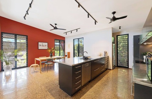 Parap Villa | Tropic Pavilion Breezy Designer Retreat near Beach