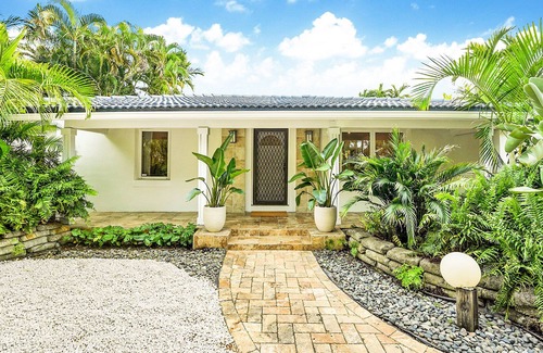 Biscayne Park House | Tropical garden Villa w/ pool, game room, fire pit
