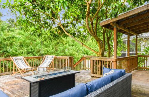 Port Tampa City House | Tropical Haven- Pet & Family Friendly, Hot Tub, Fire Pit, Deck, Grill, 5 min to Beach