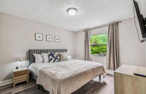 Port Tampa City House | Tropical Haven- Pet & Family Friendly, Hot Tub, Fire Pit, Deck, Grill, 5 min to Beach