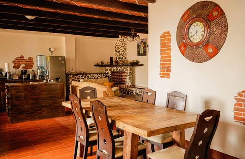 San Pedro La Laguna Villa | Tropical Oasis with Jacuzzi - Lush Garden and Lake View