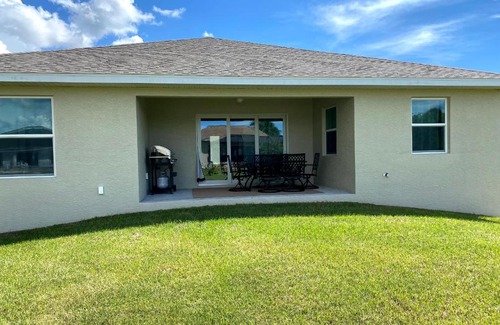 Rotonda Heights House | Tropical Paradise Close to Five Beautiful Beaches