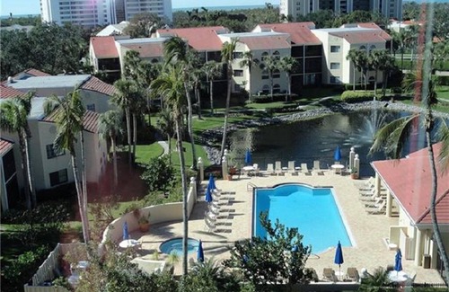 Pelican Bay Condo | Tropical Paradise Vacation at Valencia in Pelican Bay. BOOK NOW FOR 10% DISCOUNT