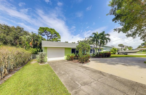 Stuart Cottage | Tropical Pool Oasis on 1/4 Acre by Downtown Stuart