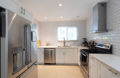 Seybold House | Tropical Private Oasis Mins from Beach & Downtown