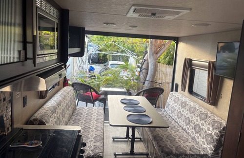 Big Pine Key RV Rental | 🌴 TROPICAL RETREAT 🌴 RV in the Keys