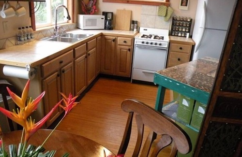 Opihihale Cottage | Tropical Romantic S. Kona Cottage with Incredible Oceanview