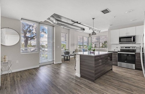 St. Petersburg - Clearwater Apartment | Tropicana Stadium 2 Bed In DWTWN W/Free Parking