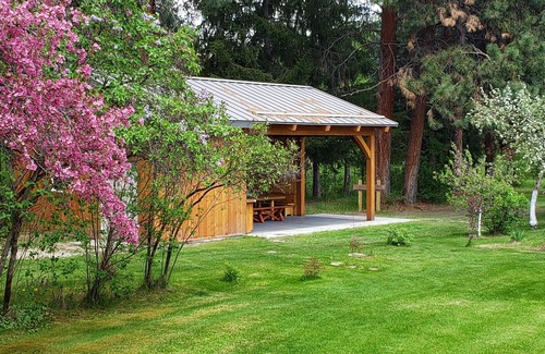 Grantsdale House | Trout Farm ponds, wildlife corridor on creek and river - a perfect getaway