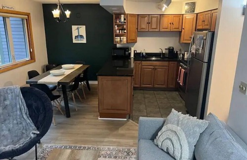 North Troy Condo | True Ski-in Ski-out! Walk to hotel-waterpark-golf