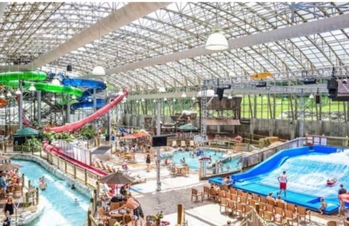 North Troy Condo | True Ski-in Ski-out! Walk to hotel-waterpark-golf
