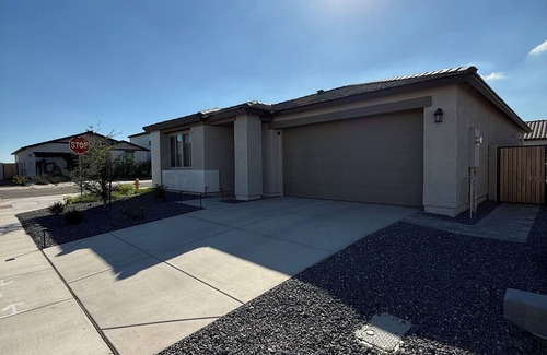 San Tan Valley House | tStylish 3-Bedroom, 2-Bath Oasis with Pool – Comfort & Relaxation in One!