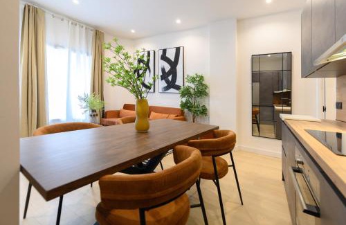 Barrio de La Latina Apartment | Tu hogar en la ciudad piso de 3 habitaciones 3 baños y todo el confort moderno Madrid AGU23