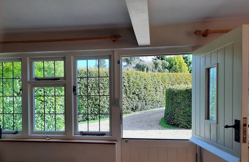 Temple Guiting Cottage | Tucked away in a quiet rural village with pub. Great walking and cycling country