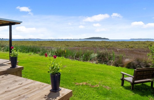 Tanners Point Cabin | Tui Moana Lodge Island view with outdoor bath