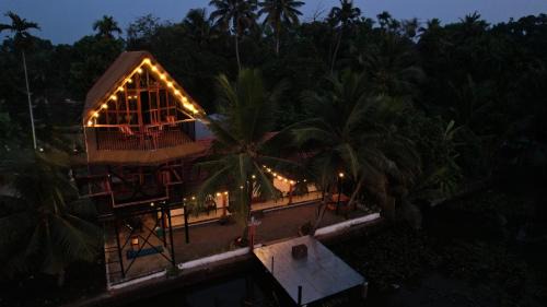 Nedumudy House | Tulsi Kayal Retreat