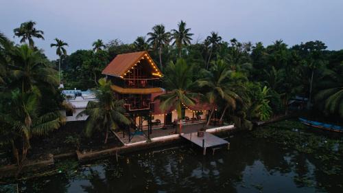 Nedumudy House | Tulsi Kayal Retreat