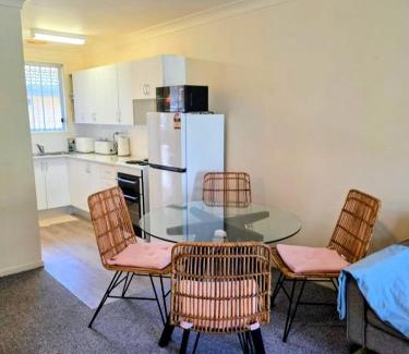 Tuncurry Apartment | Tuncurry 2BR Walk to Lake