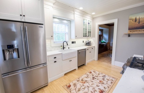 Two Rivers House | Turn of the Century Craftsman Home minutes to Downtown and the Beach