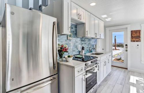 Fernandina Beach Apartment | Turtle Loft - Charming Oceanfront Loft - Multiple Decks - Private Beach Access
