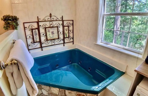 Eureka Springs Apartment | Tuscany Dream Rock Cottage/#8