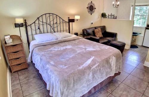 Eureka Springs Apartment | Tuscany Dream Rock Cottage/#8