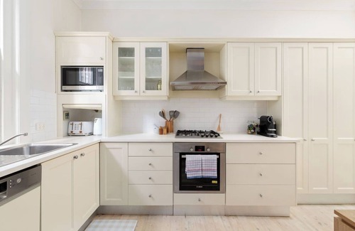 Randwick House | Twin Gables Federation Retreat with Garden Studio