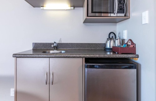 Taupo Hotel | Twin Peaks Lakeside Inn