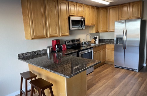 Upper Market Apartment | ❤️ Twin Peaks, Luxury Apt, Great View, Parking, Laundry, BBQ, Patio