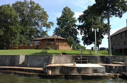 Rogersville House | Twin Rivers Cabin of Rogersville “Fisherman’s Paradise"