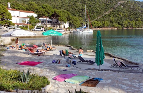 Pasadur Apartment | Two bedroom apartment near beach Pasadur, Lastovo (A-24472-a)
