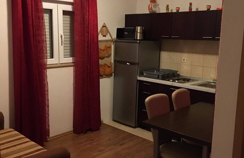 Igrane Apartment | Two bedroom apartment near beach Igrane, Makarska (A-18405-b)