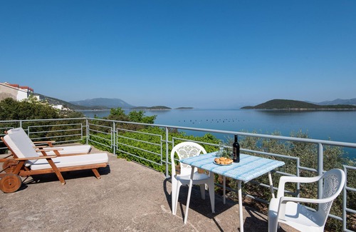 Putnikovic Apartment | Two bedroom apartment near beach Cove Pještata, Pelješac (A-12381-b)